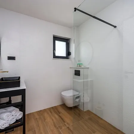 Invigo - Brand New Private Pool *