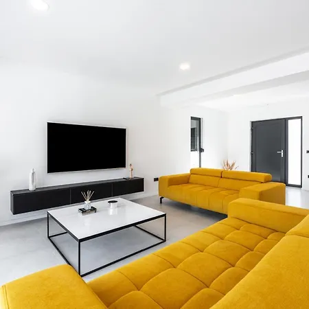 Invigo - Brand New Private Pool Villa *