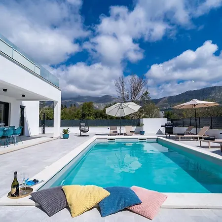 Invigo - Brand New Private Pool *