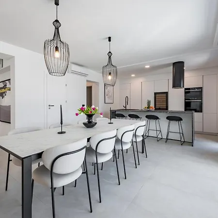 Invigo - Brand New Private Pool *