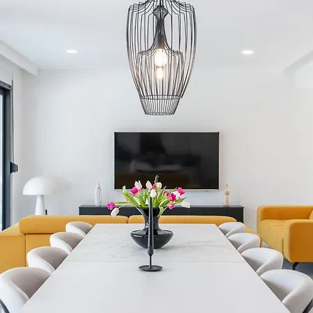 Invigo - Brand New Private Pool Villa *