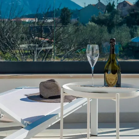 Invigo - Brand New Private Pool Villa Mlini