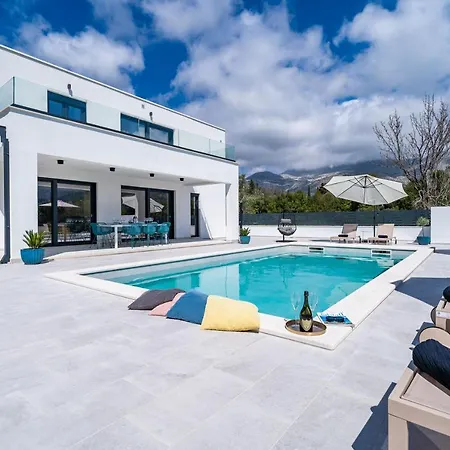 Invigo - Brand New Private Pool Villa