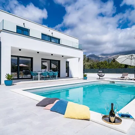 Invigo - Brand New Private Pool Mlini