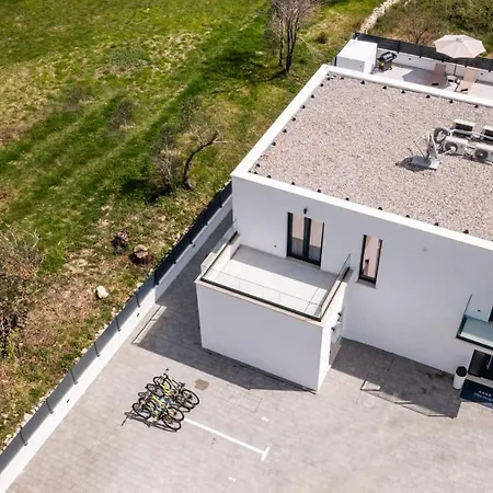 Invigo - Brand New Private Pool *