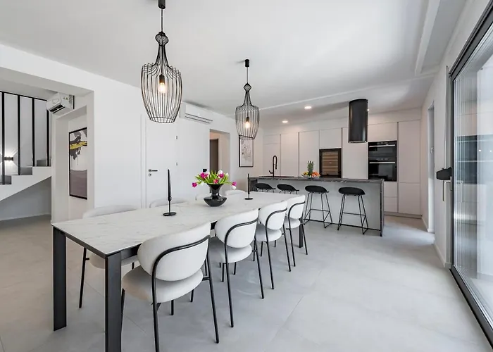 Invigo - Brand New Private Pool *