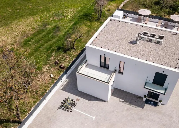 Invigo - Brand New Private Pool *